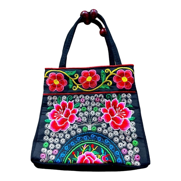 Small embroidered handbag - Picture 1 of 9